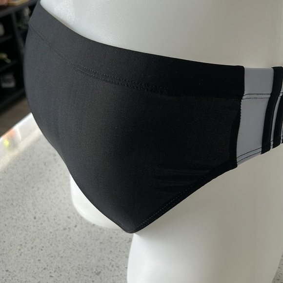 Men’s swim brief - Picture 3 of 12